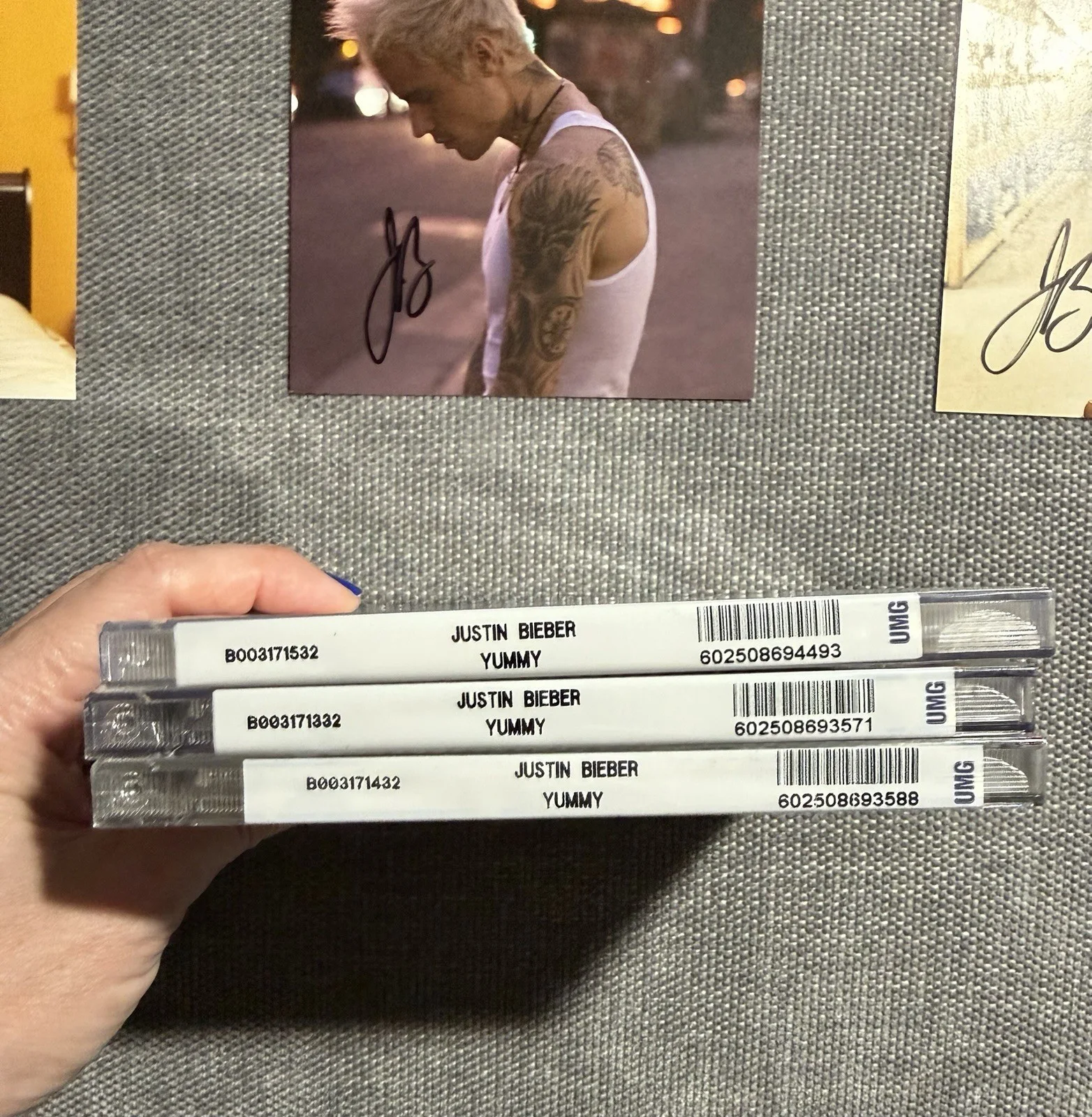 JUSTIN BIEBER OFFICIAL AUTOGRAPHED YUMMY CD (3) SINGLE RARE, image 2