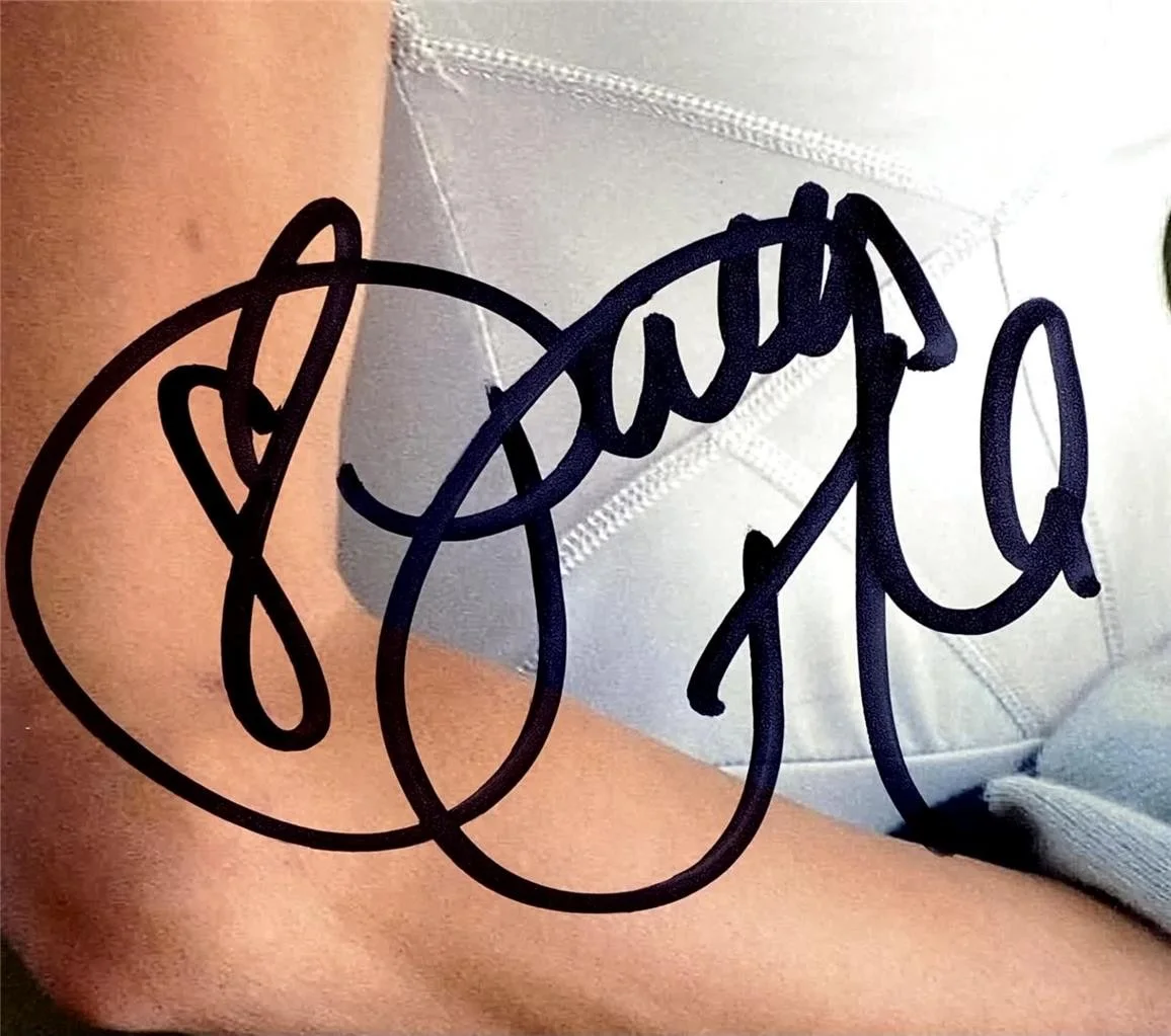 Paris Hilton — Paris Hilton signed 11x14 photo Model autograph ~ Beckett BAS, image 2
