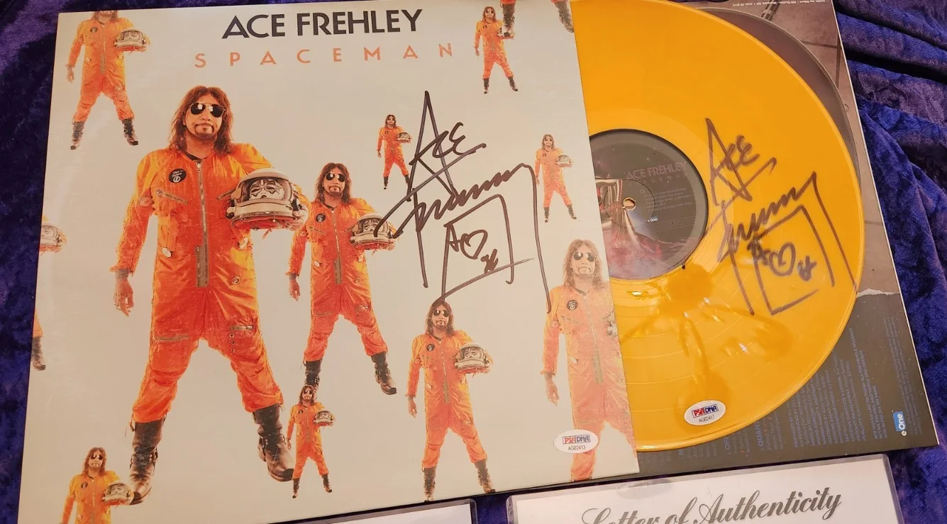 (2) lot ACE FREHLEY SIGNED variant SPACEMAN cover + signed VINYL (2) psa coa, image 2