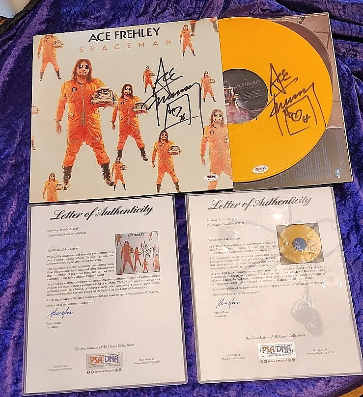 (2) lot ACE FREHLEY SIGNED variant SPACEMAN cover + signed VINYL (2) psa coa, image 3