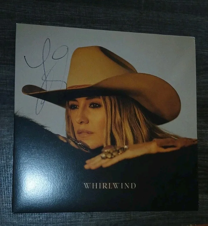 Lainey Wilson — New Rare Authentic Lainey Wilson Signed Autographed Whirlwind Album Vinyl Record, изображение 2