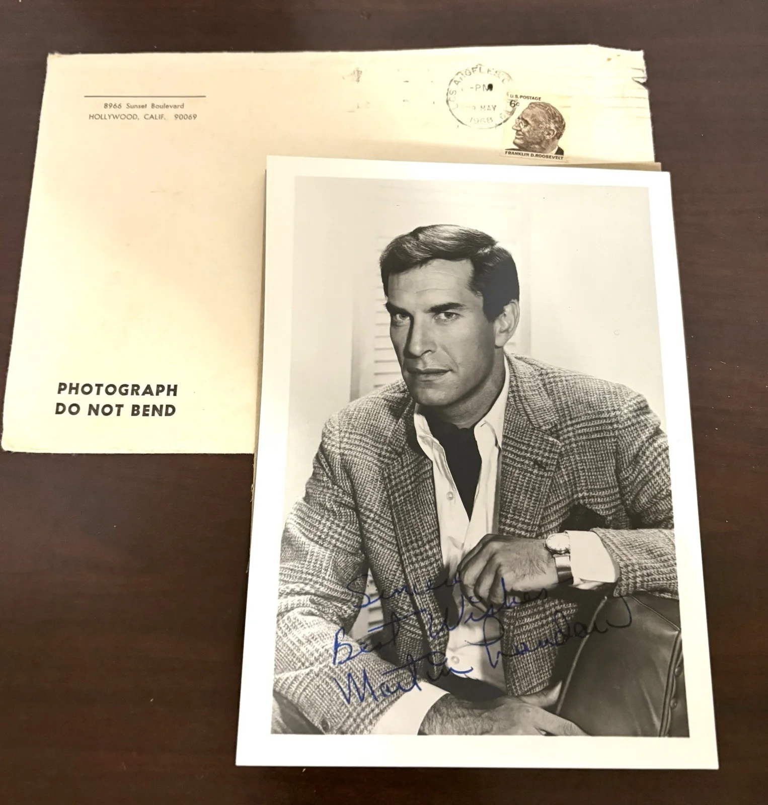 Martin Landau — Martin Landau Signed Photo Autograph 1960’s Mission Impossible w/Envelope