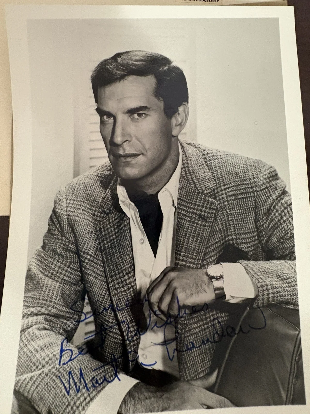 Martin Landau — Martin Landau Signed Photo Autograph 1960’s Mission Impossible w/Envelope, image 2