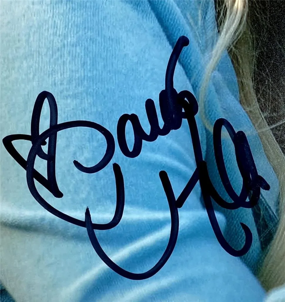 Paris Hilton — Paris Hilton signed 11x14 photo Model autograph (A) ~ Beckett BAS, image 2