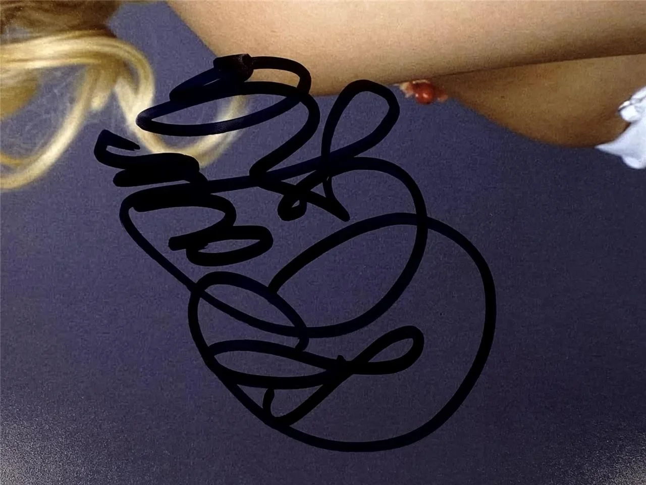 Paris Hilton — Paris Hilton signed 11x14 photo Model autograph (A) ~ Beckett BAS, изображение 2
