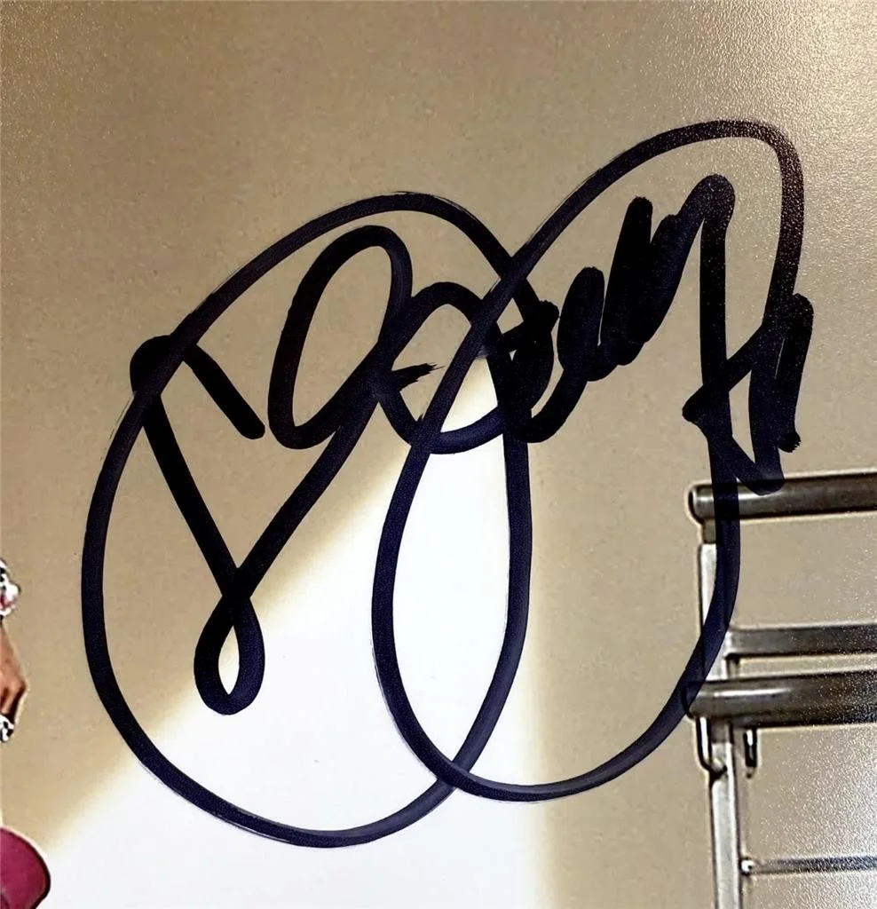 Paris Hilton — Paris Hilton signed 11x14 photo Model autograph (A) ~ Beckett BAS, image 2