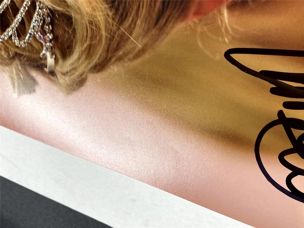 Paris Hilton — Paris Hilton signed 11x14 photo Model autograph (B) ~ Beckett BAS, image 2