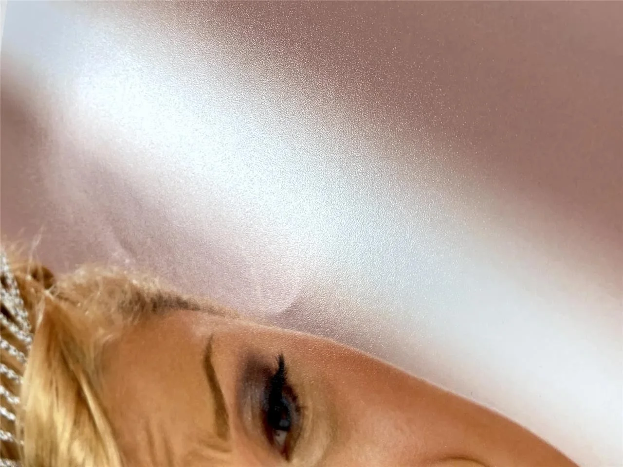 Paris Hilton — Paris Hilton signed 11x14 photo Model autograph (B) ~ Beckett BAS, image 3