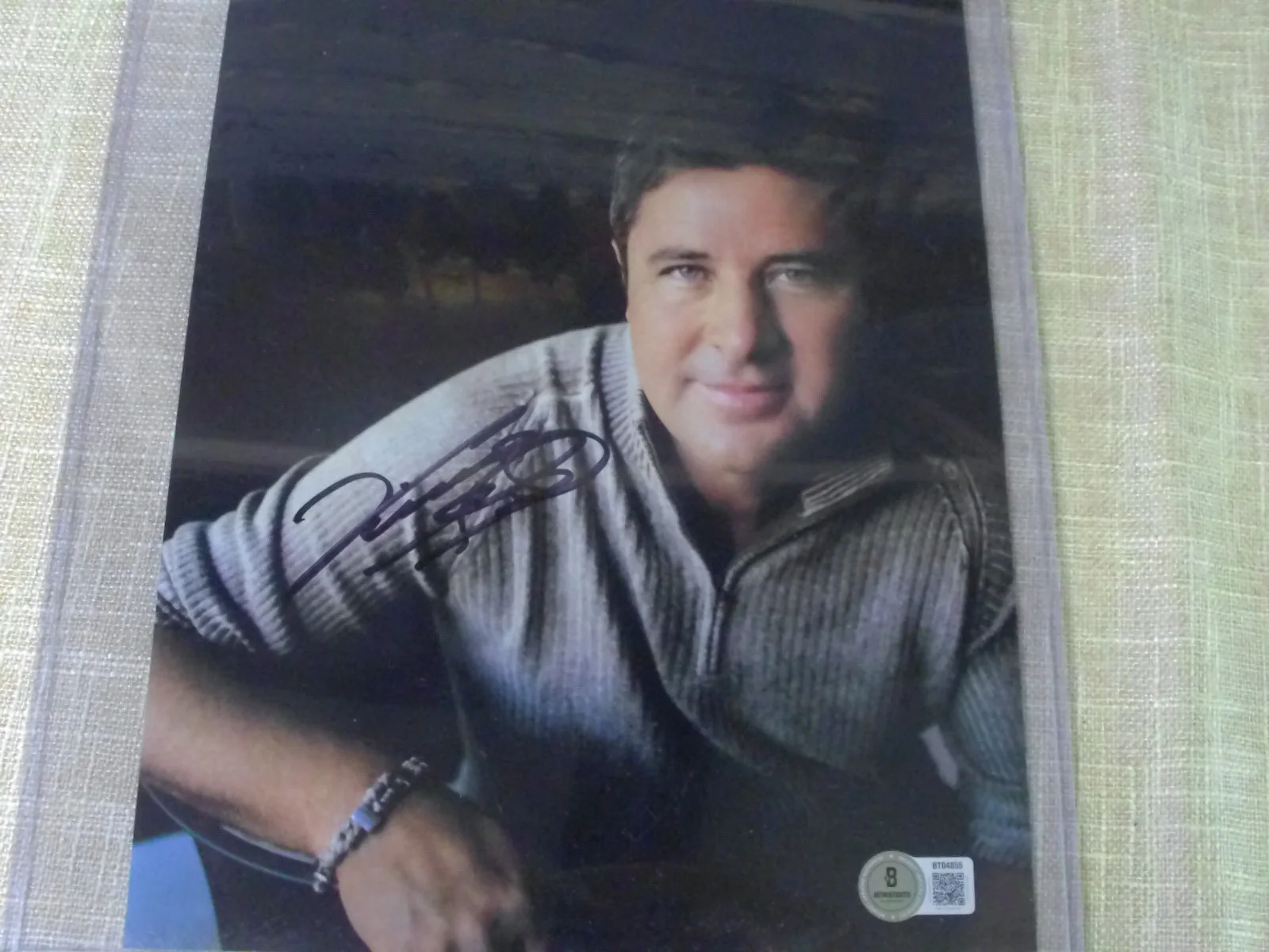 Vince Gill — Vince Gill Country Musician Authentic Signed 8x10 Vertical Photo BAS