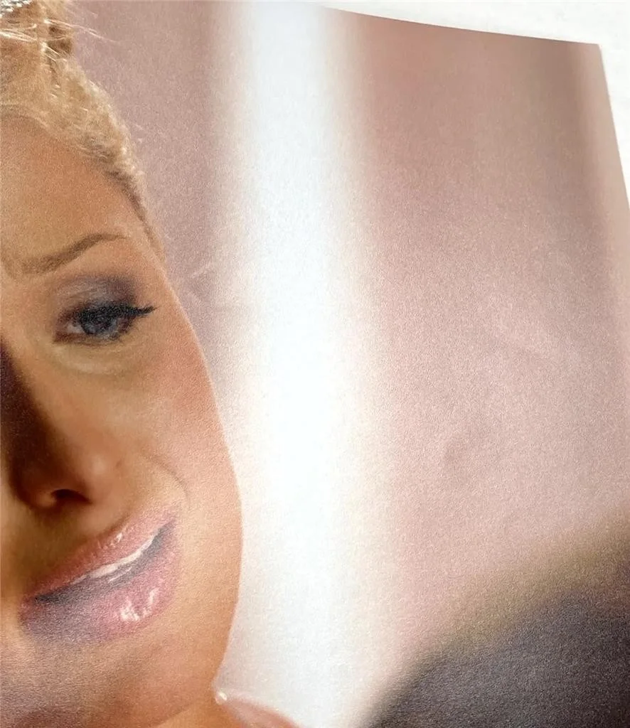 Paris Hilton — Paris Hilton signed 11x14 photo Model autograph (C) ~ Beckett BAS, image 4