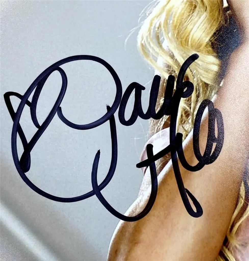 Paris Hilton — Paris Hilton signed 11x14 photo Model autograph (A) ~ Beckett BAS, image 2