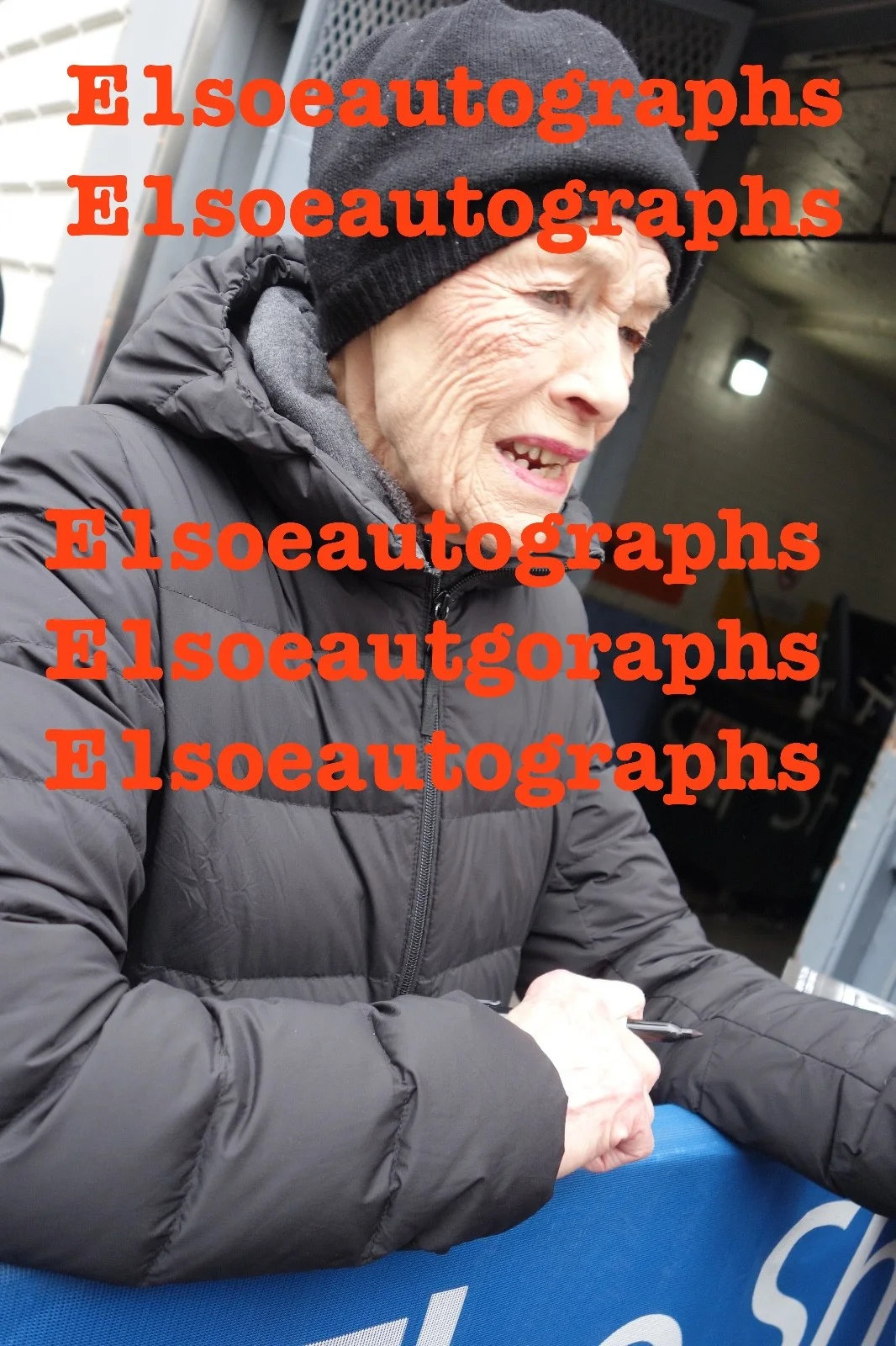 Glenda Jackson, Laurie Metcalf, Alison Pill — Glenda Jackson, Alison Pill & Laurie Metcalf signed Three Tall Women 8X10 photo, изображение 3