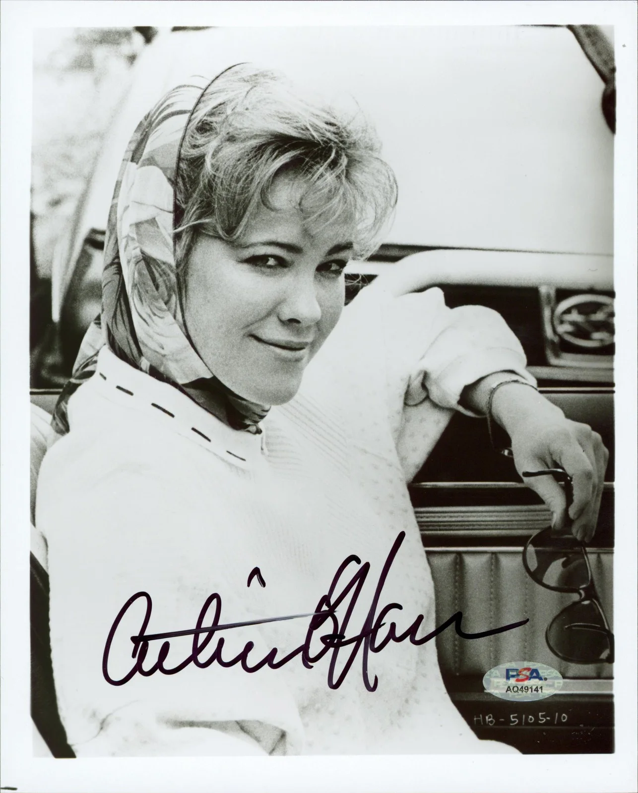 Catherine O'Hara — Catherine O'Hara Heartburn Authentic Signed 8x10 Vertical Photo PSA/DNA #AQ49141