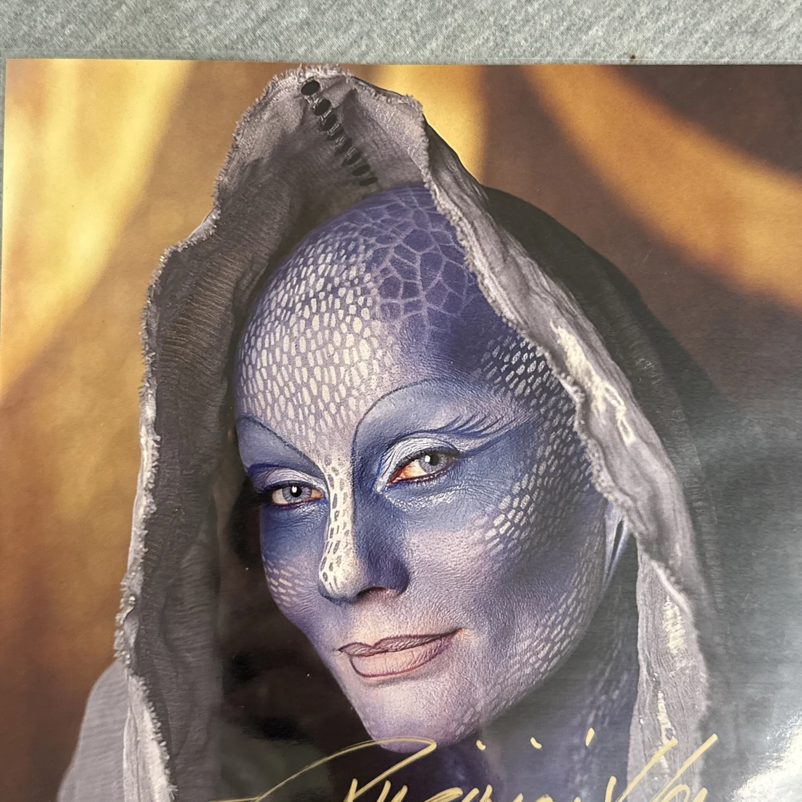 Virginia Hey — Virginia Hey Farscape Promo Photo Autograph Pa'u Zotoh Zhaan Signed 8x10 Photo, изображение 3
