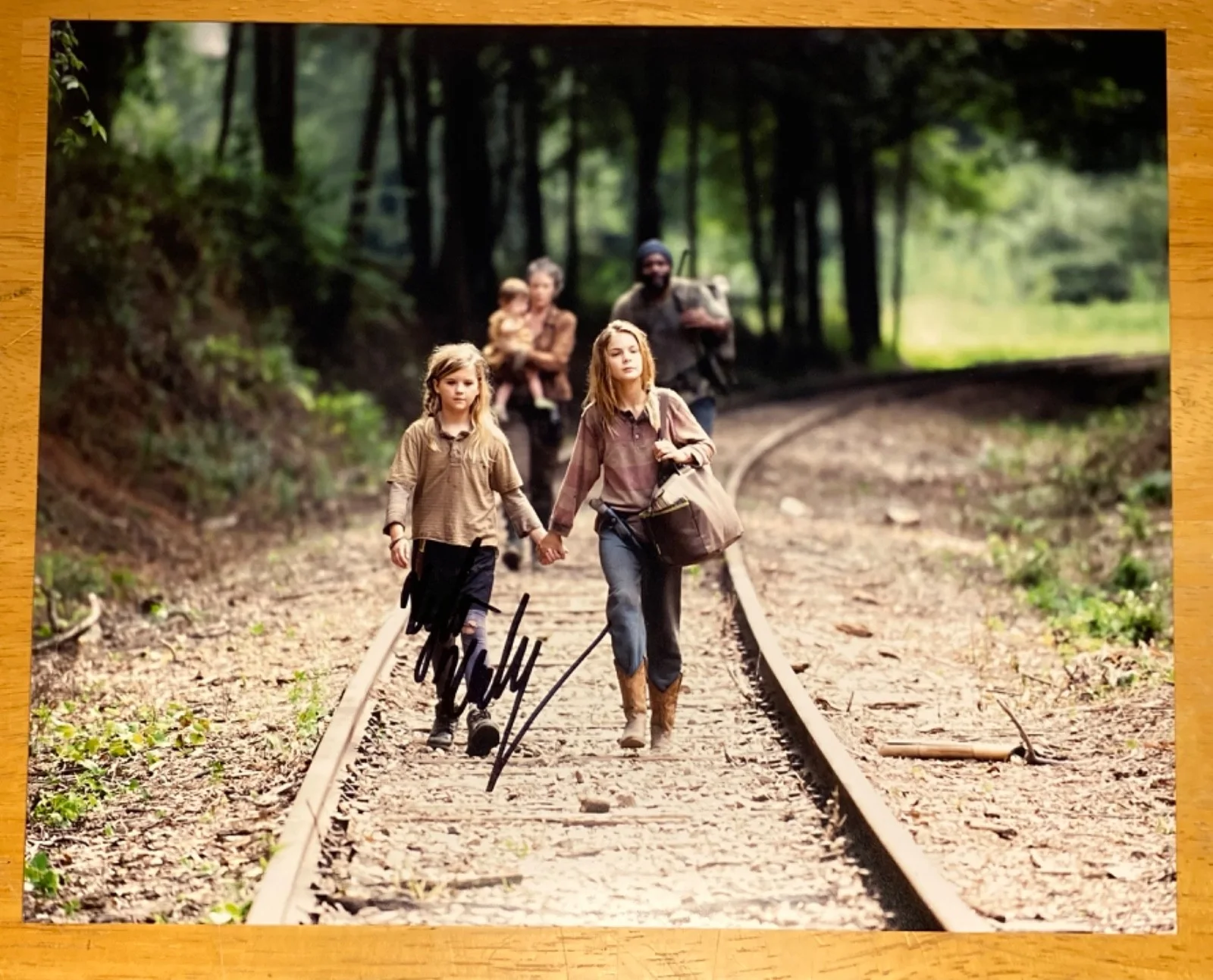 Hand SIGNED Kyla Kennedy 10x8 Photo - The Walking Dead - Mika Samuels, изображение 2