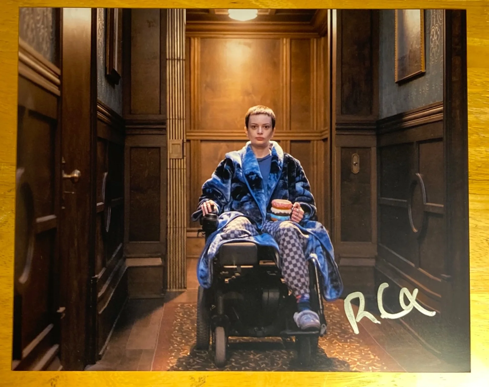 Hand SIGNED Ruth Codd 10x8 'The Midnight Club' Cast Photo, изображение 2