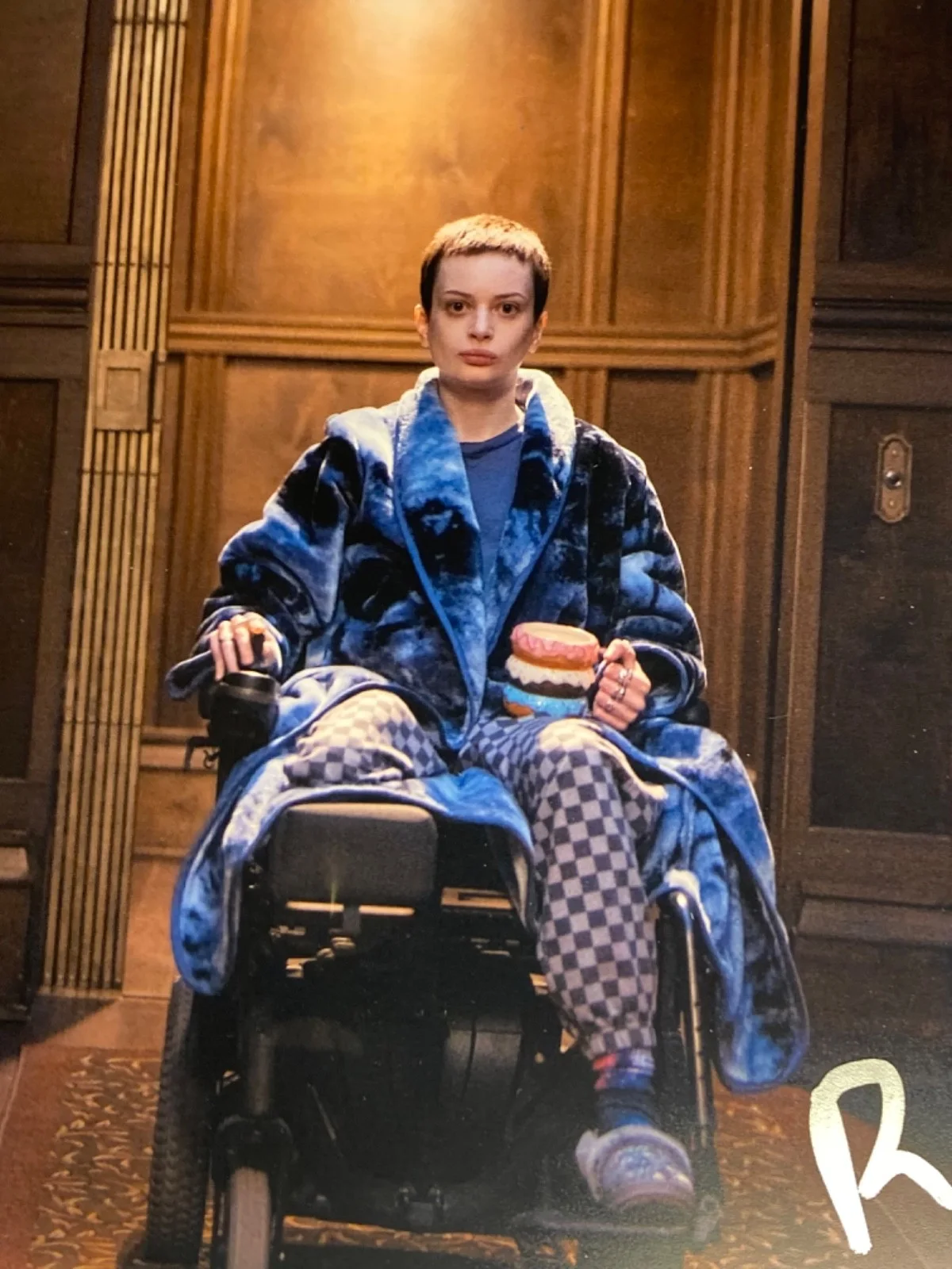 Hand SIGNED Ruth Codd 10x8 'The Midnight Club' Cast Photo, изображение 3