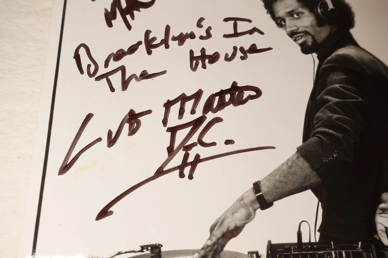 Cut Master D.C. SIGNED 1980s Hip Hop Pioneer Brooklyn Zakia Records Promo Photo, изображение 3