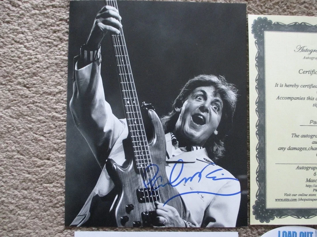PAUL McCARTNEY AUTOGRAOHED 8X10 w/COA-2, изображение 2