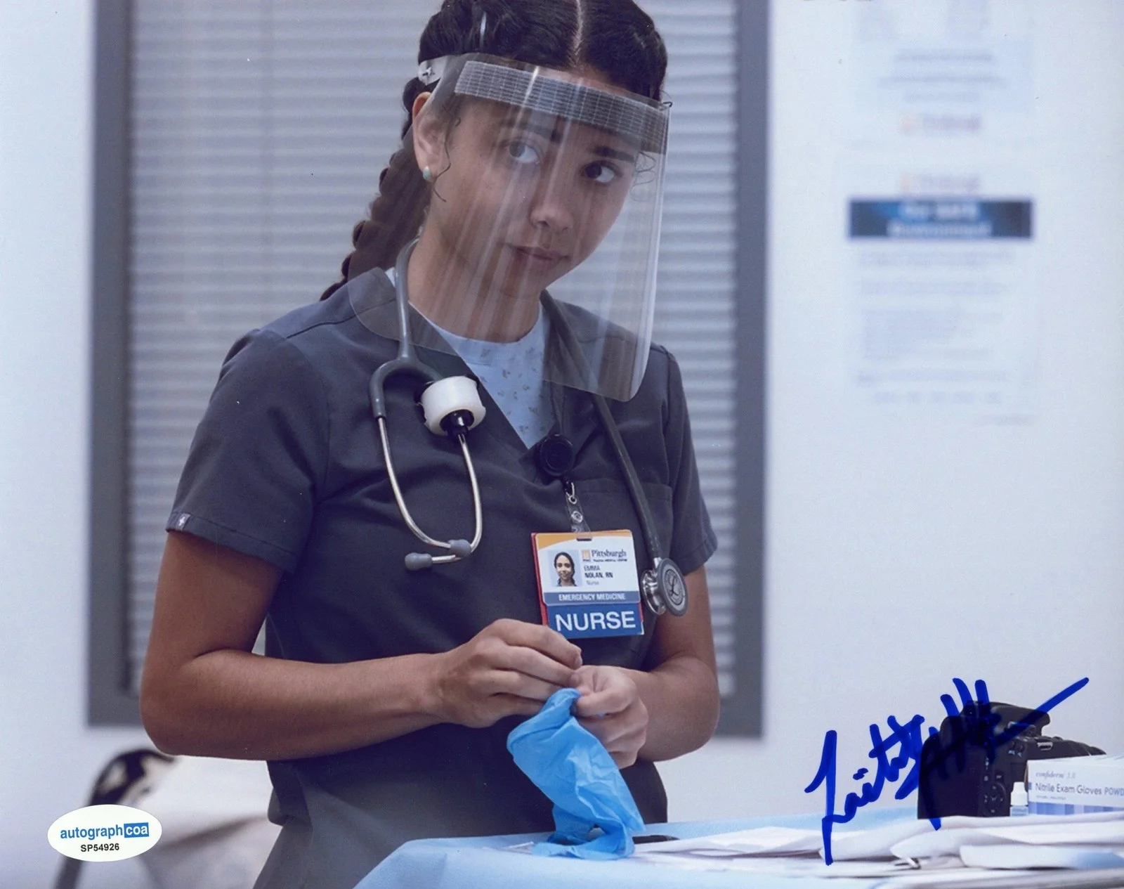 Laetitia Hollard — Laetitia Hollard "The Pitt" AUTOGRAPH Signed 'Emma Nolan' 8x10 Photo B ACOA, изображение 2