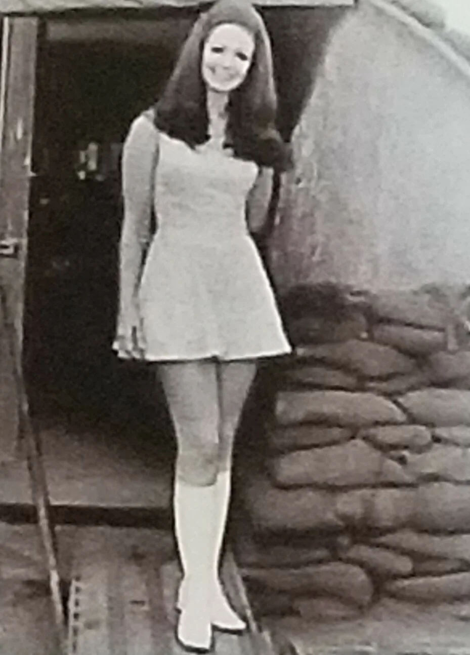 Sexy Phyllis George Signed Miss America AUTOGRAPH 1971 NFL Football TV Pioneer, изображение 2