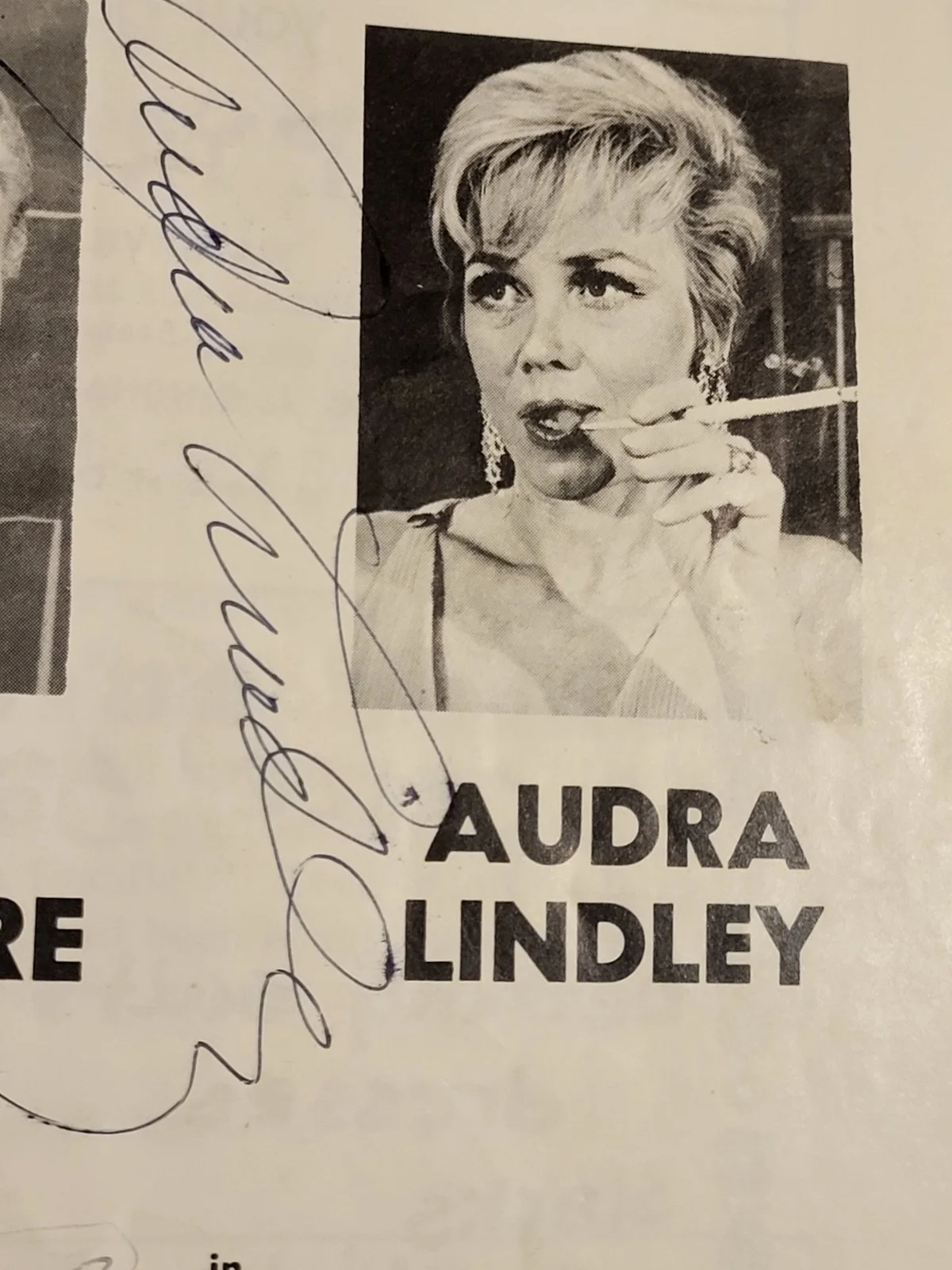 Audra Lindsey, James Whitmore — 1969 Signed Audra Lindley & James Whitmore CHIC LIFE" Theater Playbill Mrs Roper, image 3