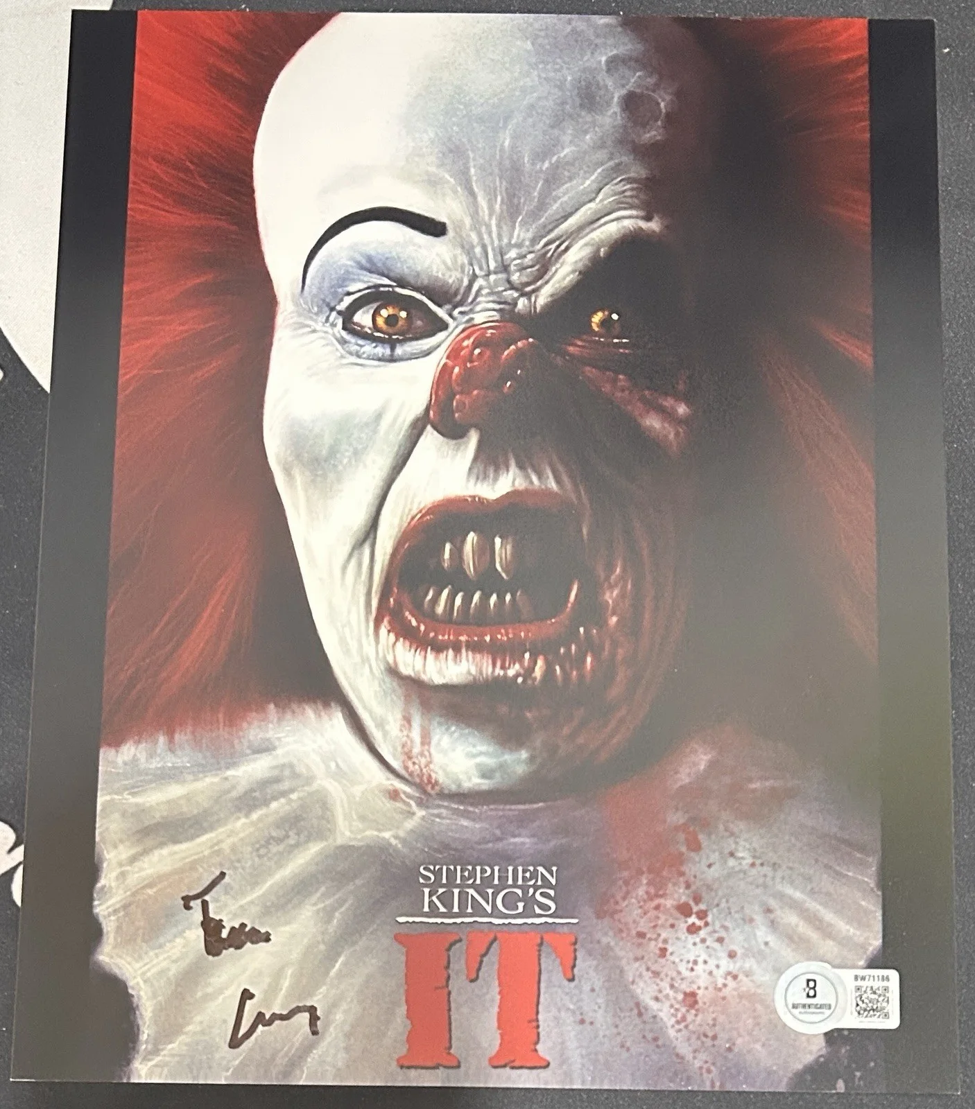 Tim Curry — Tim Curry Signed 8x10 Photo. Beckett COA. Pennywise 1990. Stephen Kings IT. A73