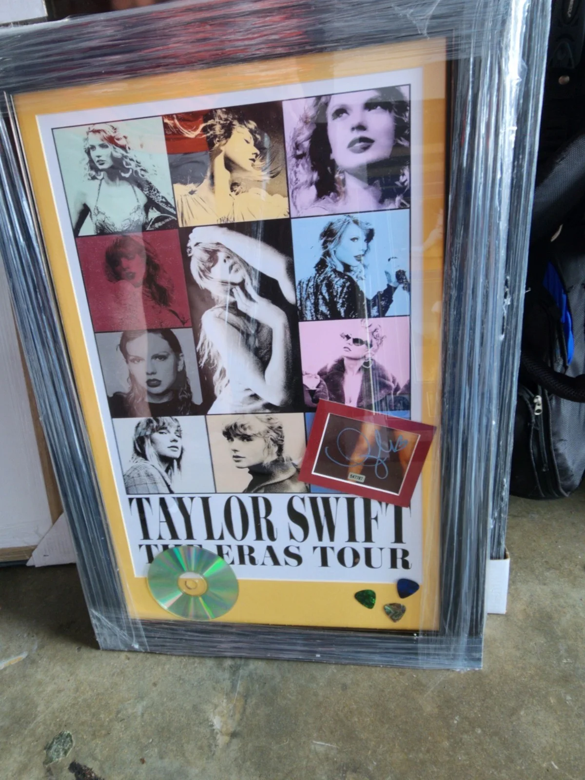 Taylor swift sign cut photo on official poster deluxe framed Coa, image 4