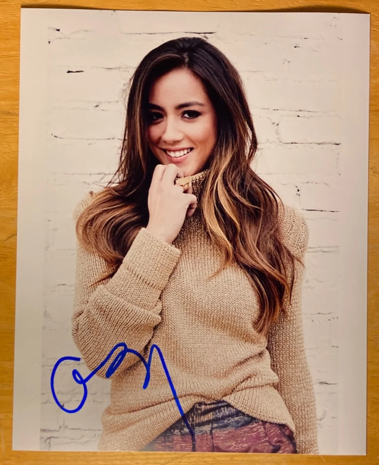 Hand SIGNED Chloe Bennett 8x10 Photo - Agents of Shield S.H.I.E.L.D., изображение 2
