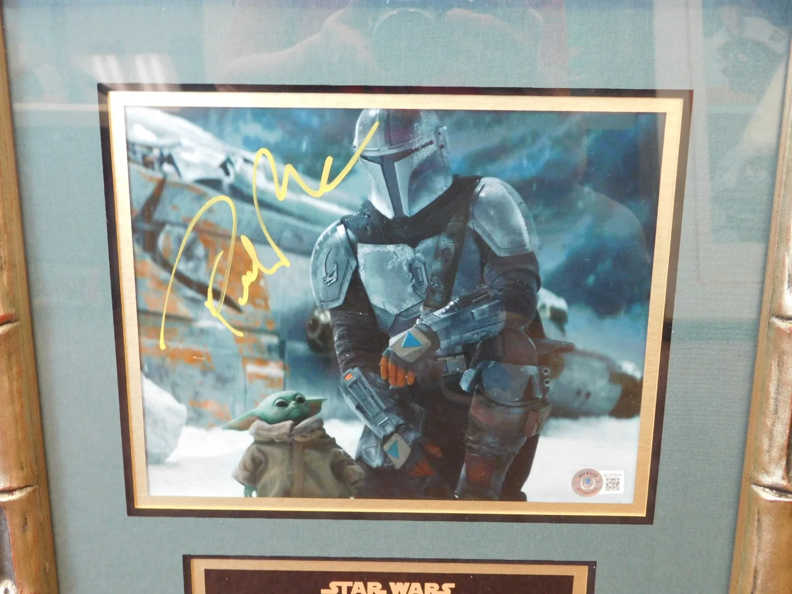 Pedro Pascal — Star Wars Mandalorian Pedro Pascal Signed 8x10 Photo Autograph Beckett Certified, изображение 2