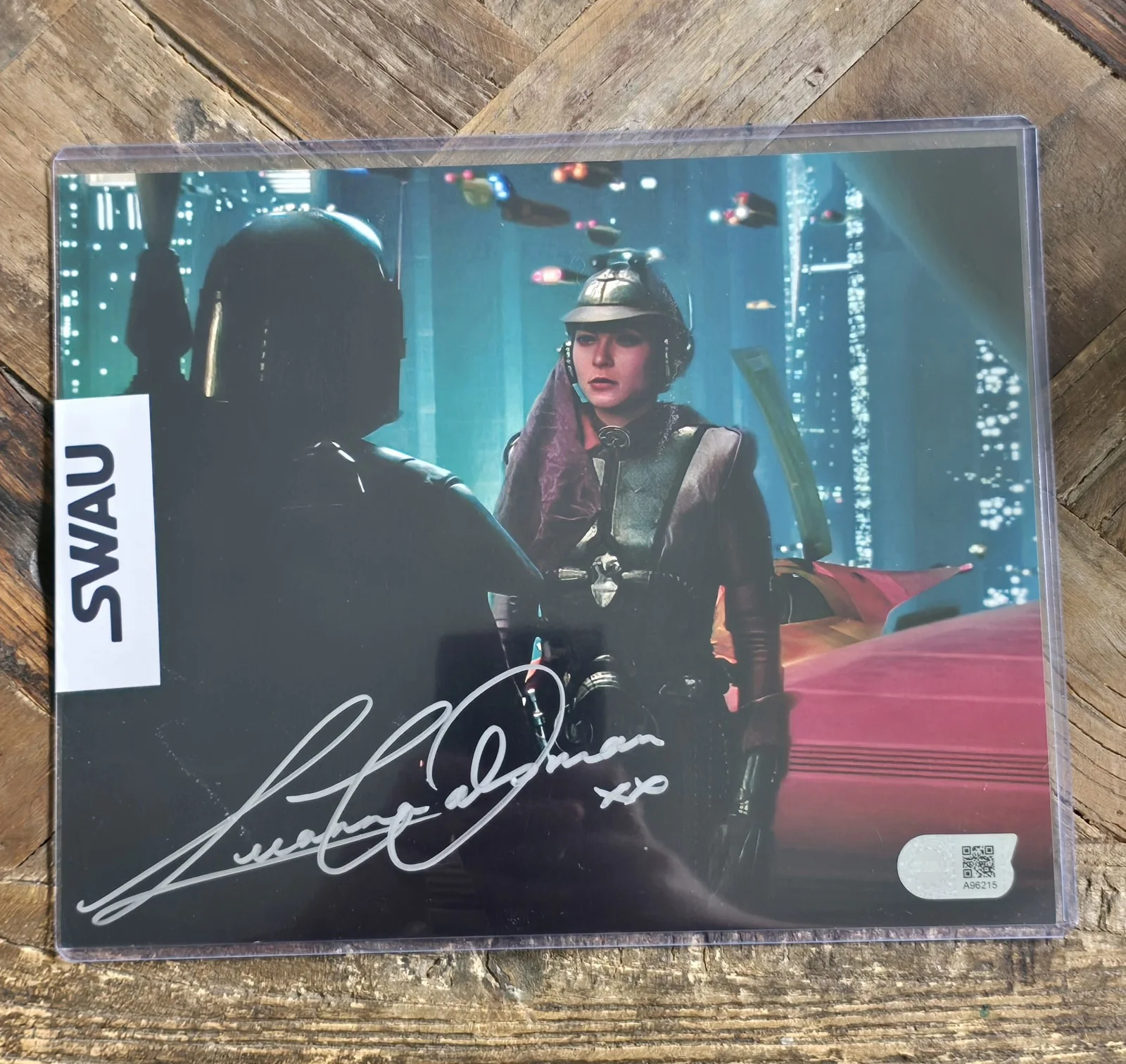 LEEANNA WALSMAN — LEEANNA WALSMAN as ZAM WESELL SIGNED 8x10 PHOTO STAR WARS SWAU AUTO