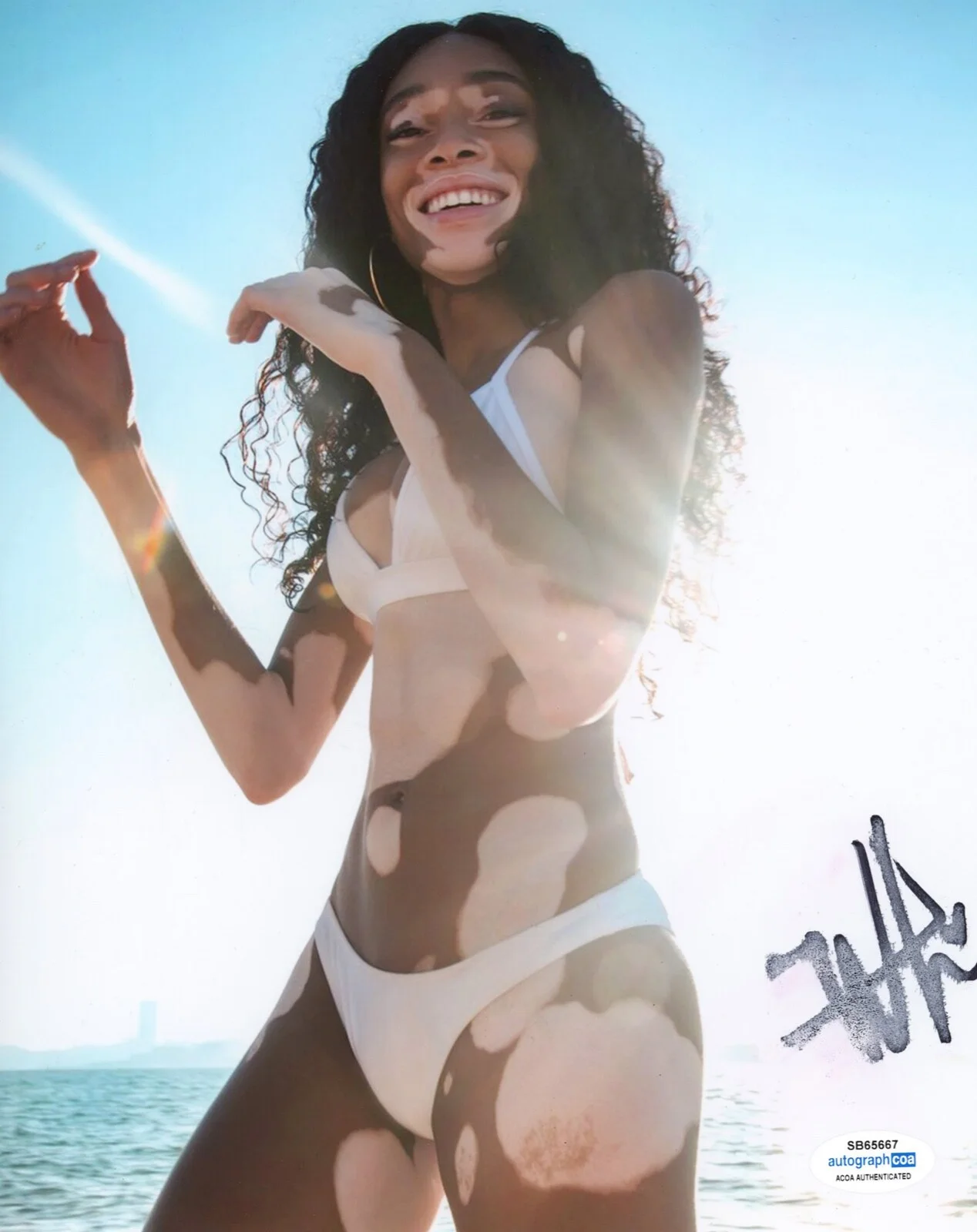 WINNIE HARLOW — Winnie Harlow signed 8x10 Photo a SEXY BIKINI Sports Illustrated Model ACOA COA, изображение 3