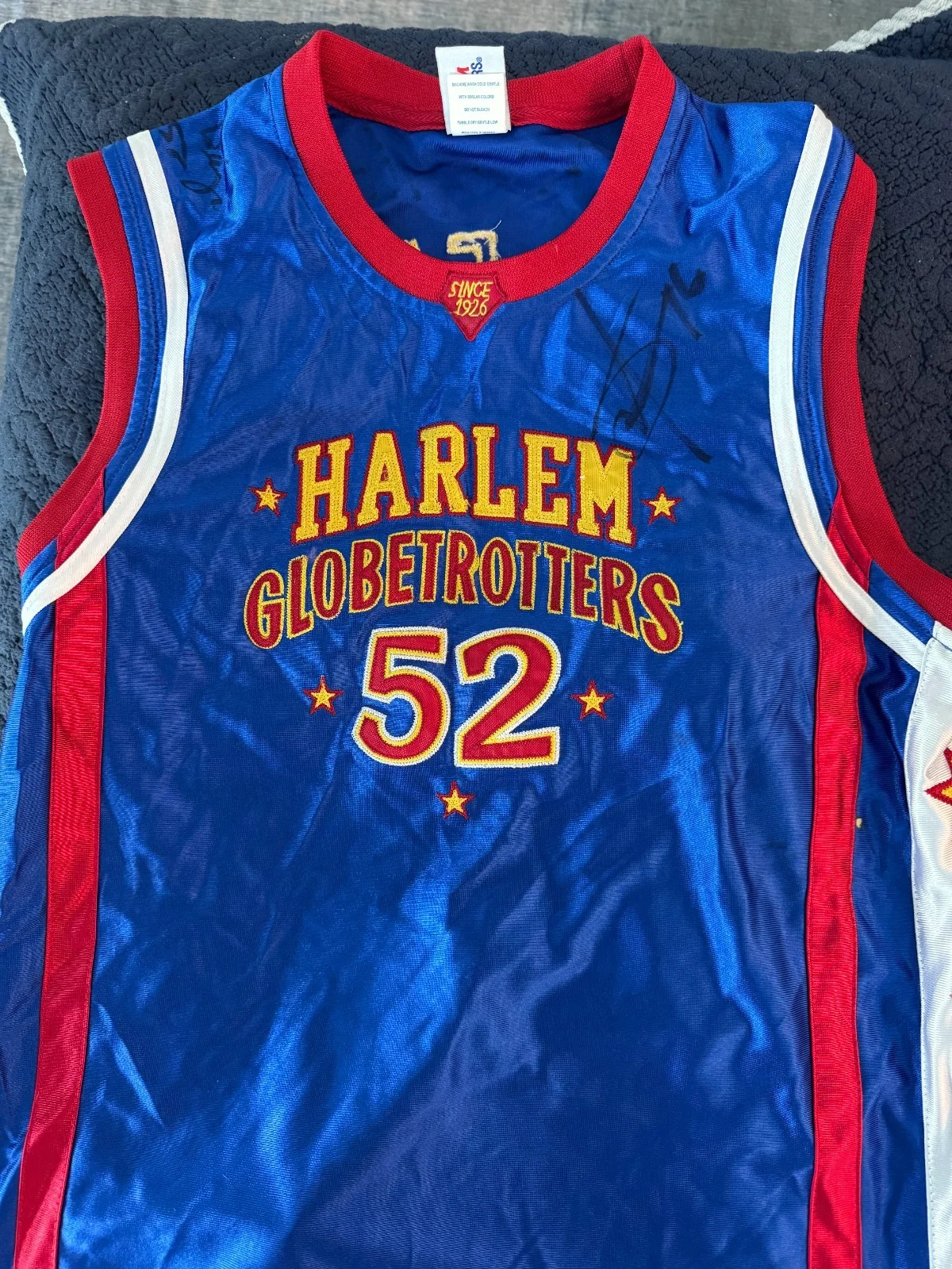 Autographed Harlem Globetrotters Jerseys and Program 2013, image 3
