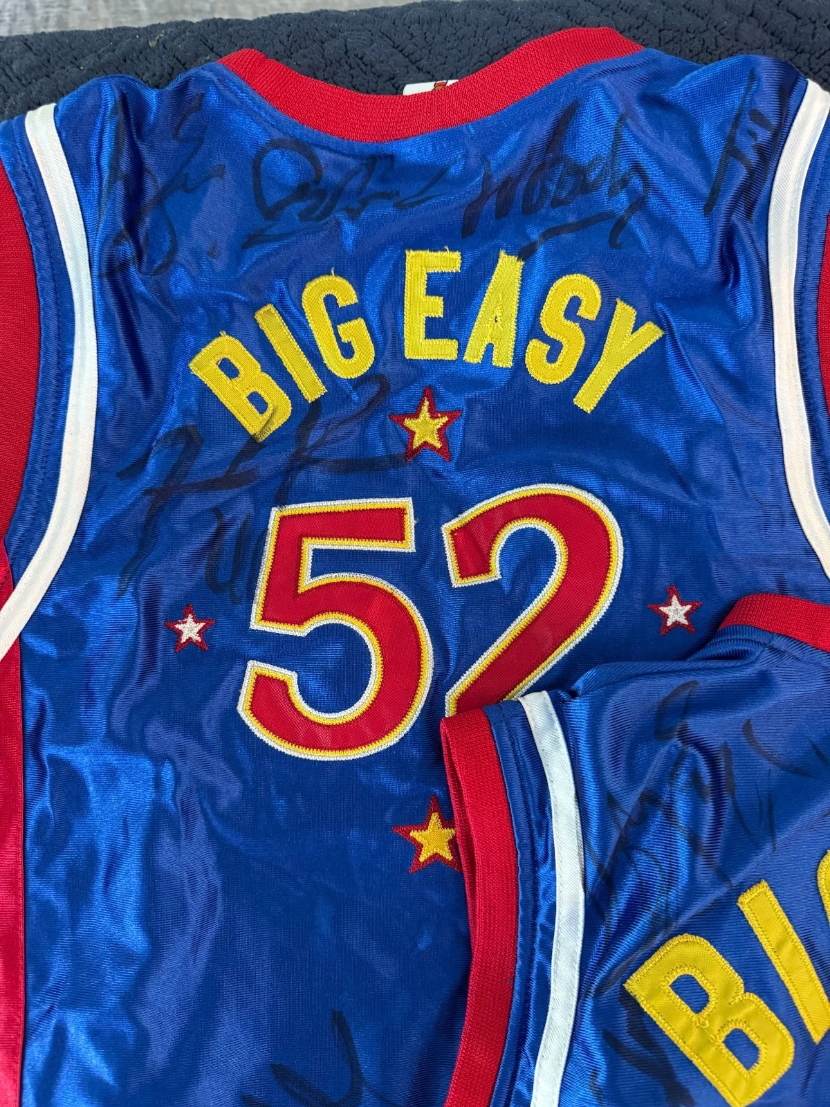 Autographed Harlem Globetrotters Jerseys and Program 2013, image 4