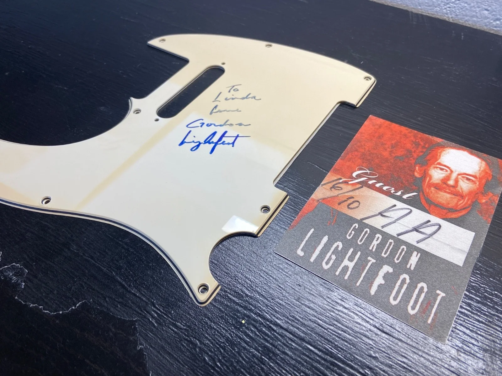 🎸 Gordon Lightfoot Signed Telecaster Pickguard + Backstage Pass 🎸, image 3