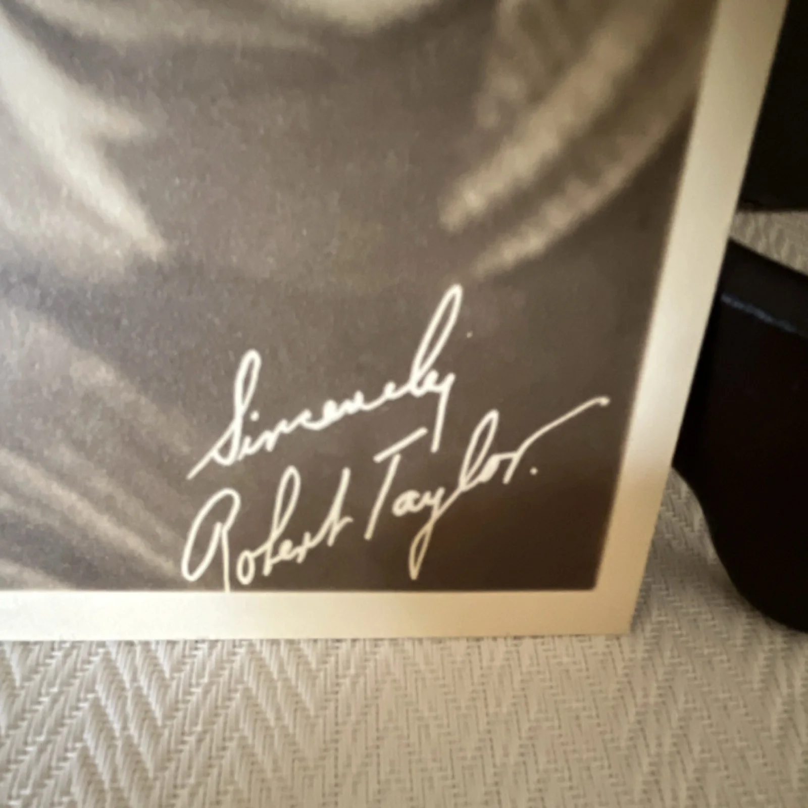 Robert Taylor — Robert Taylor Signed Autographed Black & White Movie Photograph, image 2