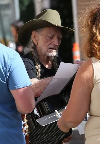 Willie Nelson Spirit Hand Signed Autograph Photo 8x10 COA, изображение 2