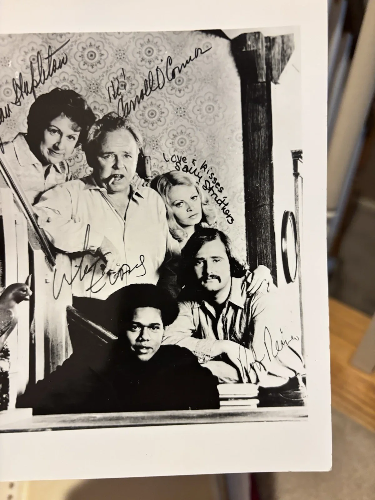 Carol O'Connor — All in The Family Cast Signed Autographed BLACK & WHITE 3X5 PHOTO--5 SIGNATURES, изображение 4
