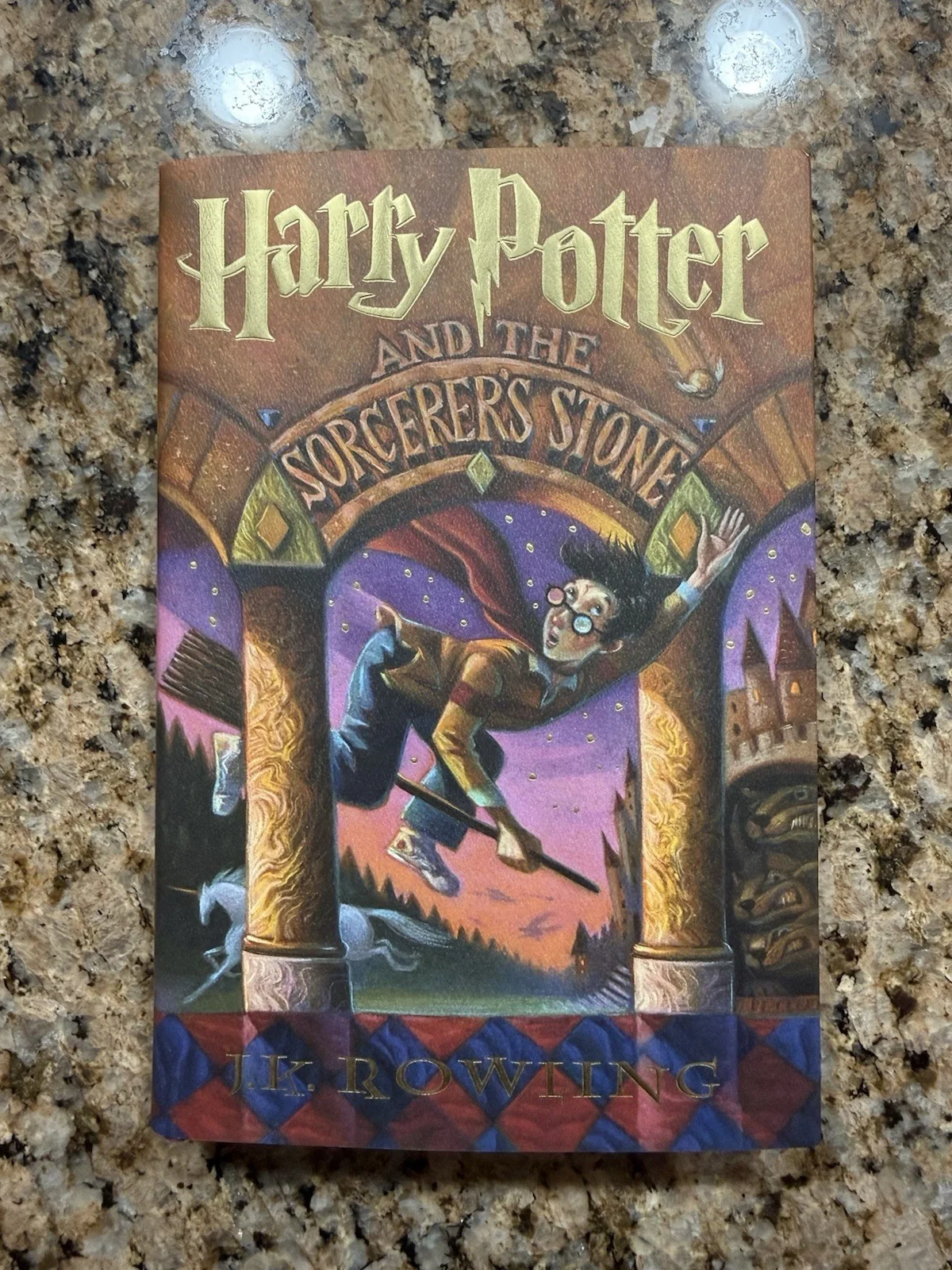 Daniel Radcliffe — Daniel Radcliffe Signed Harry Potter And The Sorcerer's Stone Book New, изображение 2