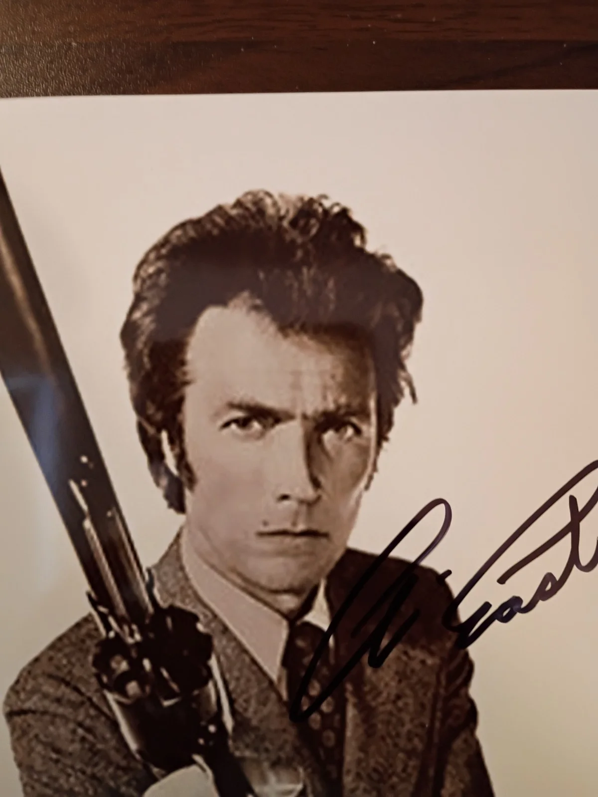 Clint Eastwood — Clint Eastwood Dirty Harry Signed 8x10 COA W/ Matching Numbered Sticker, изображение 2