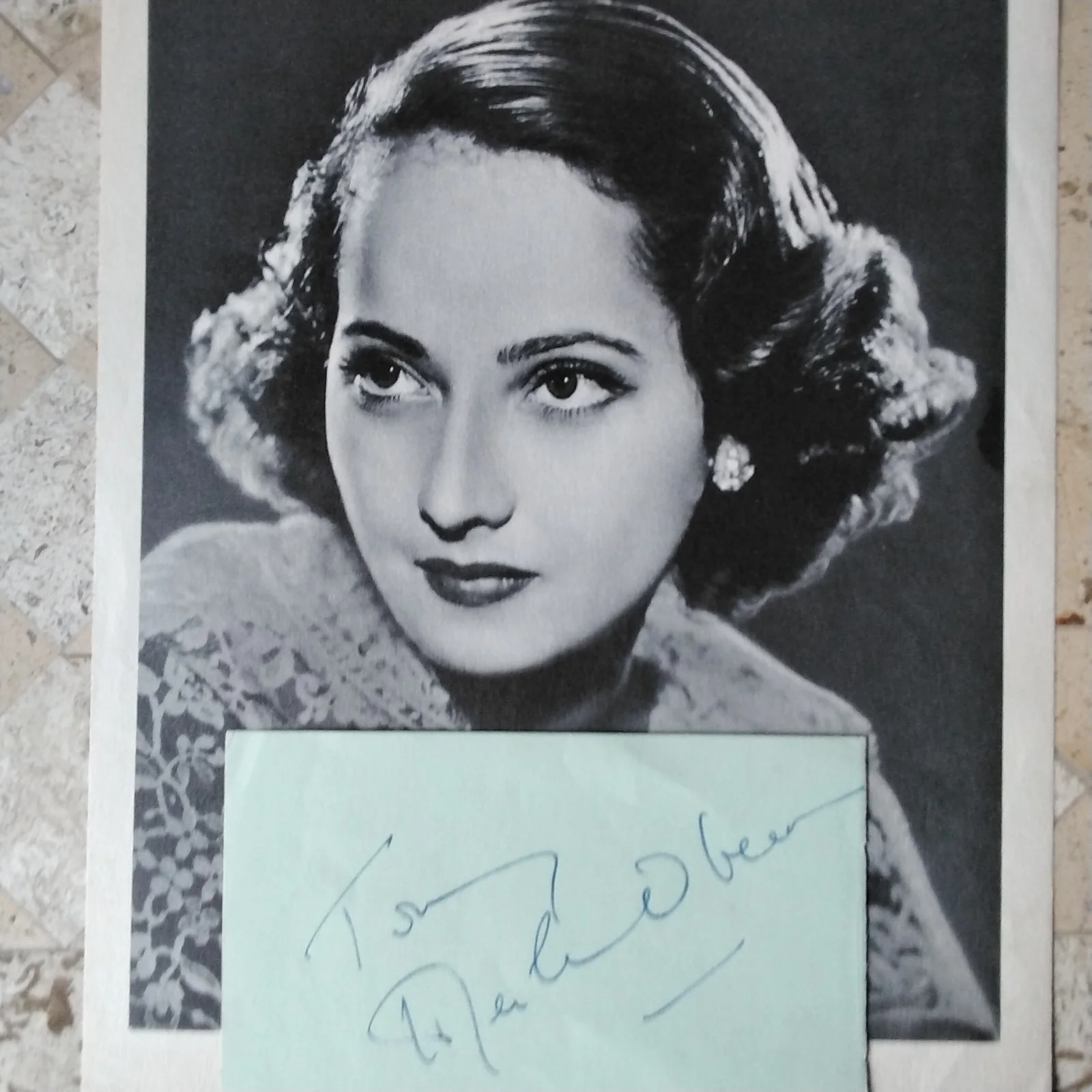 Merle Oberon SIGNED Paper Photo 40s Movie Actress Wuthering Heights Dark Angel, изображение 2