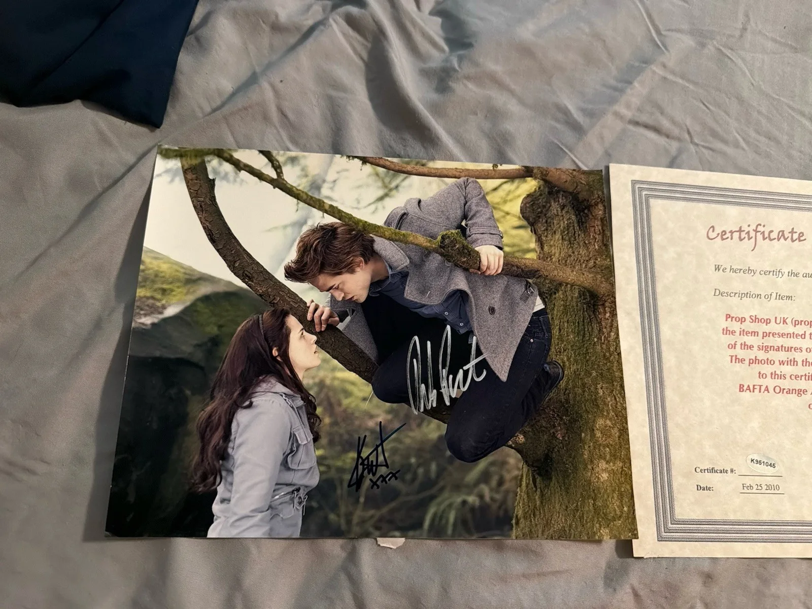 Robert Pattinson, Kristen Stewart — Original Robert Pattinson, Kristen Stewart Signed Twilight Photo 8x10 (COA) 2010