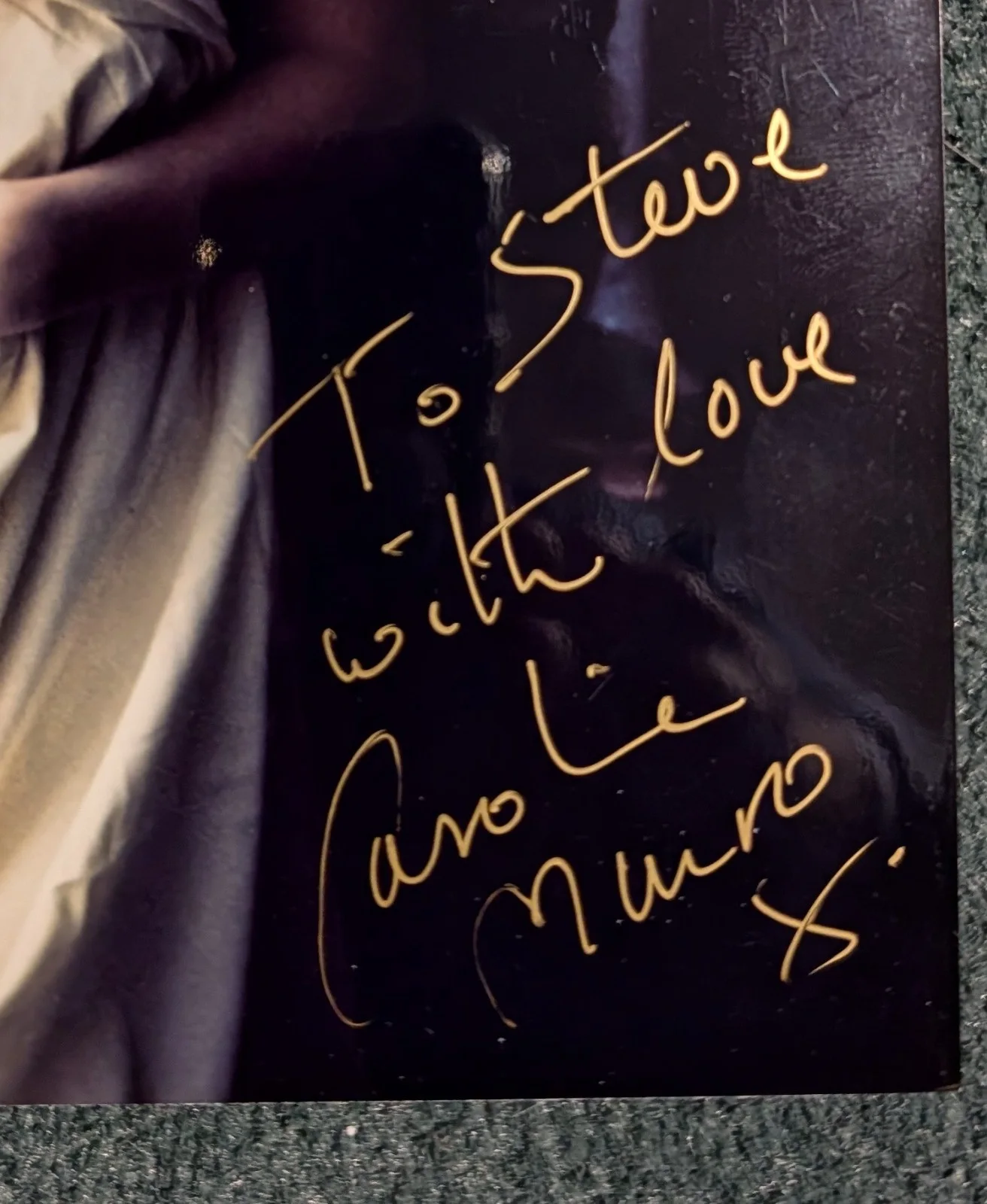 SUPER SEXY & GORGEOUS cleavage portrait! CAROLINE MUNRO AUTOGRAPHED 8x10 PHOTO!, изображение 2