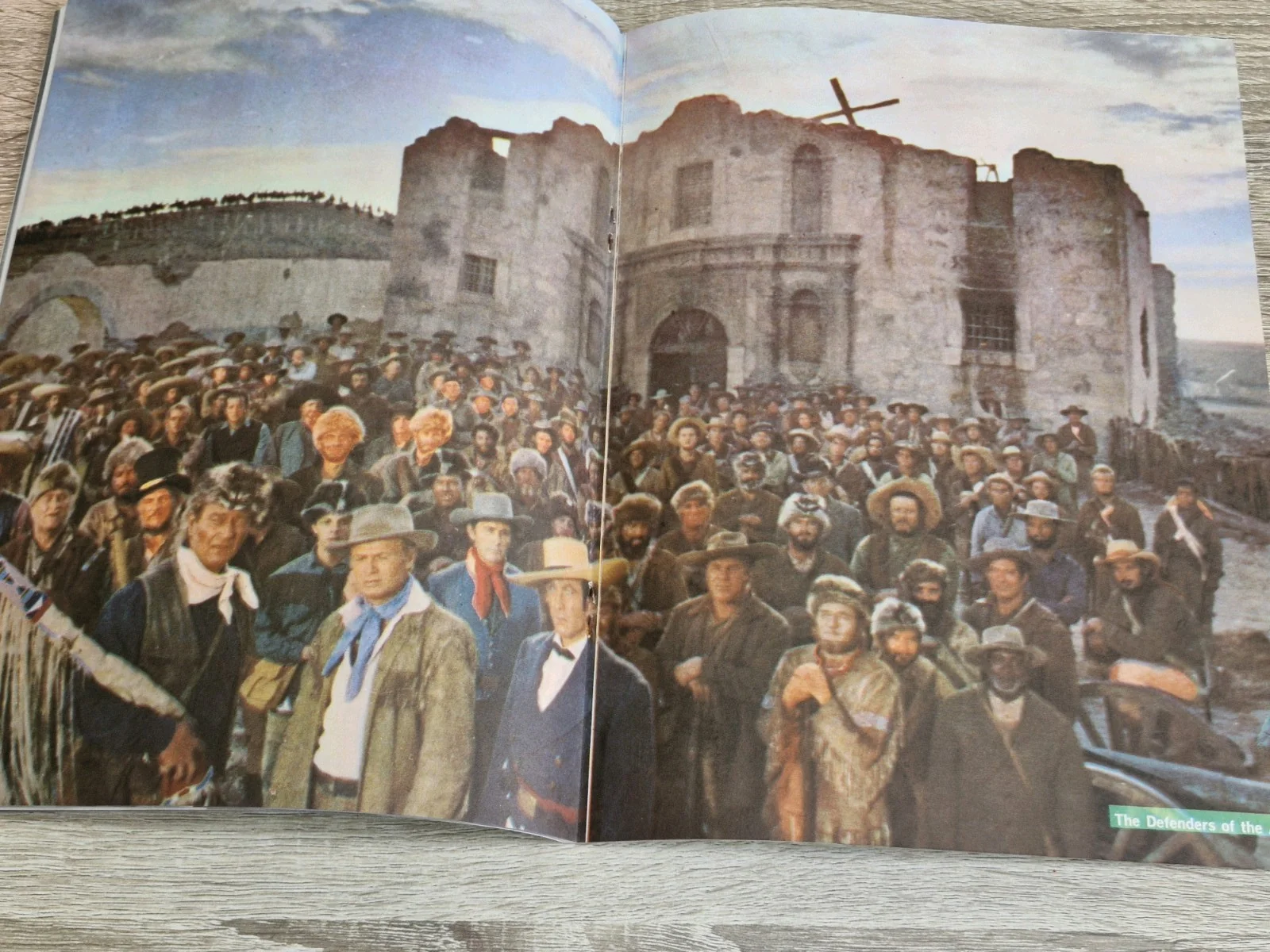 1960 FILM " THE ALAMO" PROGRAMME - DIRECTED AND STARRING JOHN WAYNE.VGC, image 2