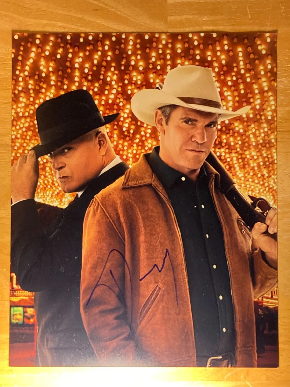 Hand SIGNED Dennis Quaid 8x10 Photo - Sheriff Ralph Lamb in 'Vegas' (TV Drama), изображение 2