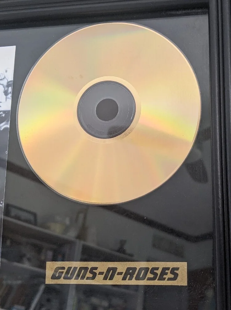 Fan Made Guns N Roses Signed Replica Photo and CD w/ Black Frame, изображение 3