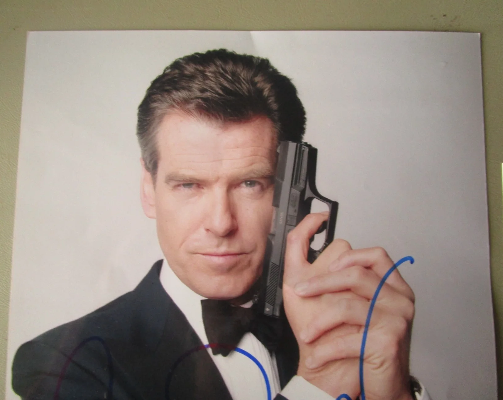 Daniel Craig — James Bond Daniel Craig Autographed 8 x 10 with JSA COA, image 2