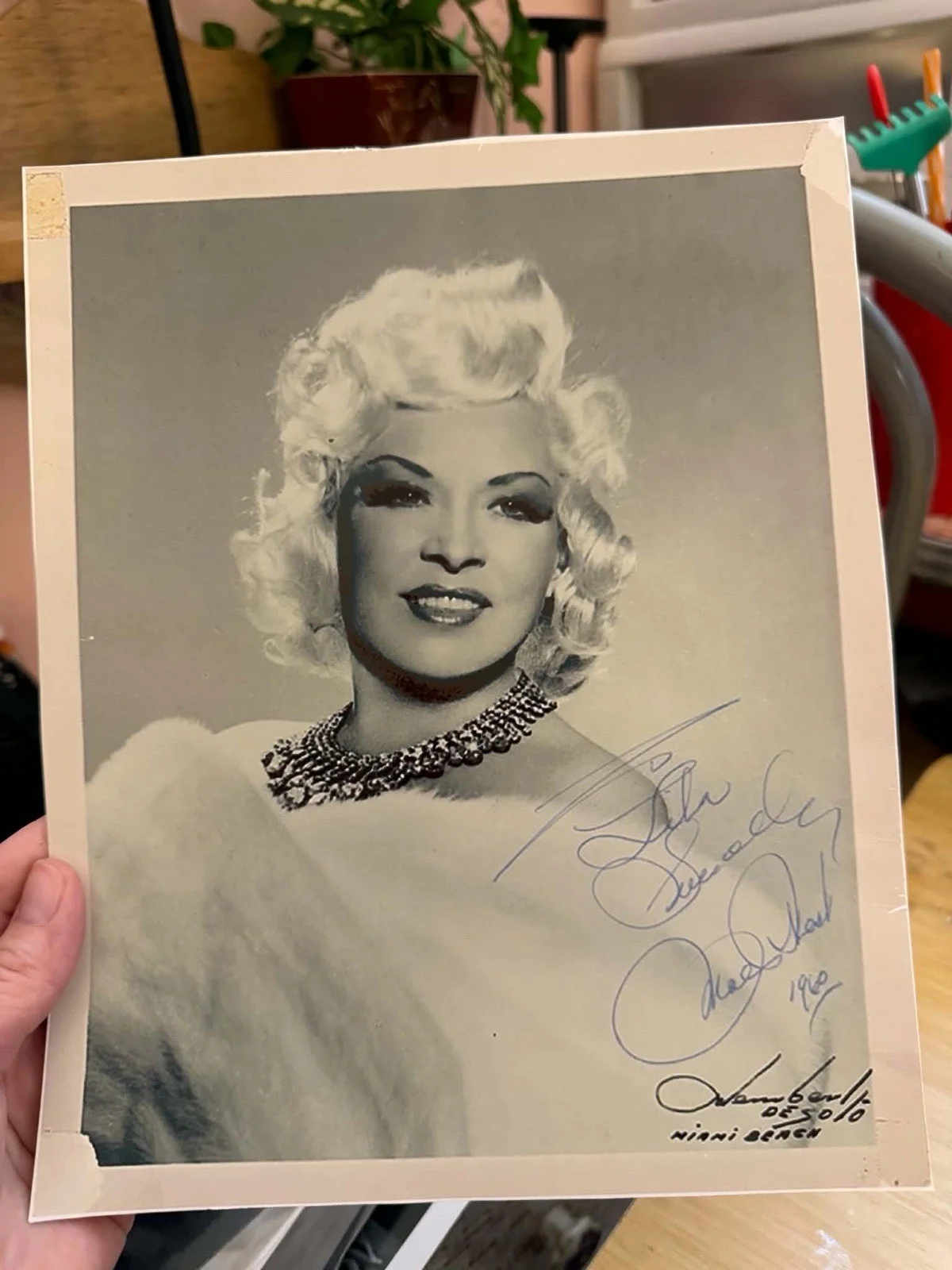 Mae West — Vintage 1962 Autographed Mae West Signed 8 x 10 Original Autograph