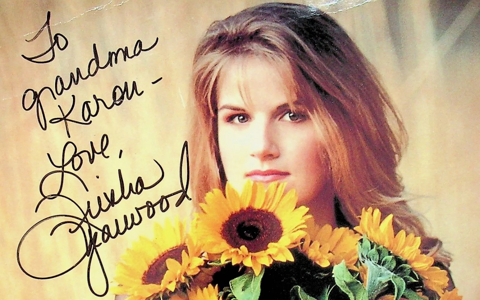 1994 *TRISHA YEARWOOD* Signed Autograph 8x10 Color - E12-B, image 2