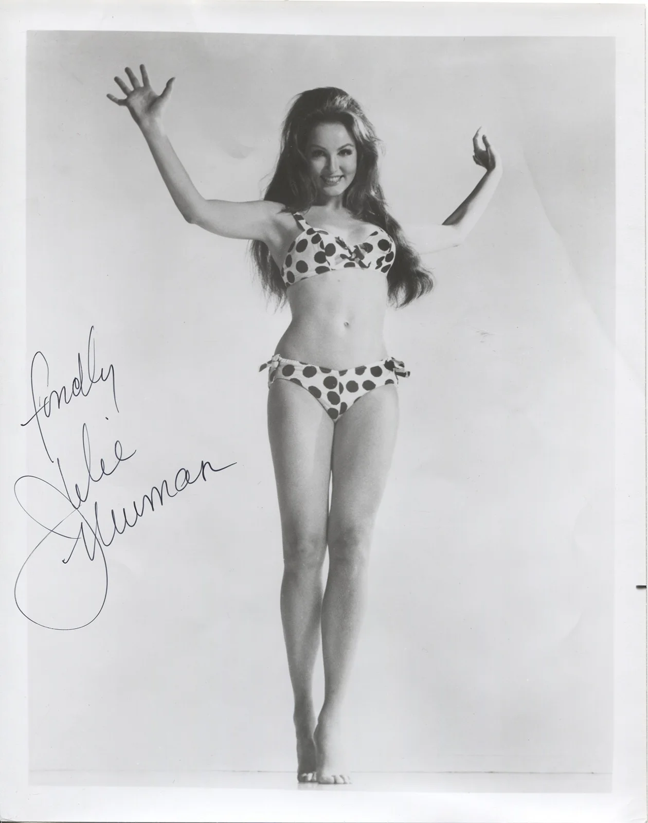 JULIE NEWMAR — 1966 BATMAN TV SHOW CATWOMAN JULIE NEWMAR 8.5X11 SIGNED PHOTO AUTOGRAPH POSTER